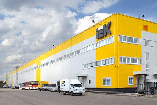 История успеха: Завод IEK® – Лидер в производстве экологичных кабеленесущих систем из ПВХ